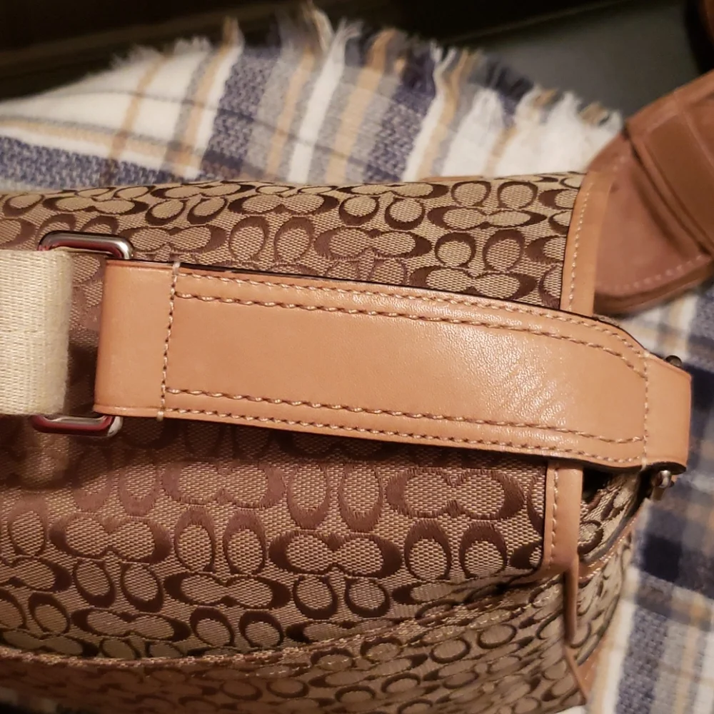 💥HP💥Coach Signature Voyager Crossbody Messenger - Picture 7 of 16